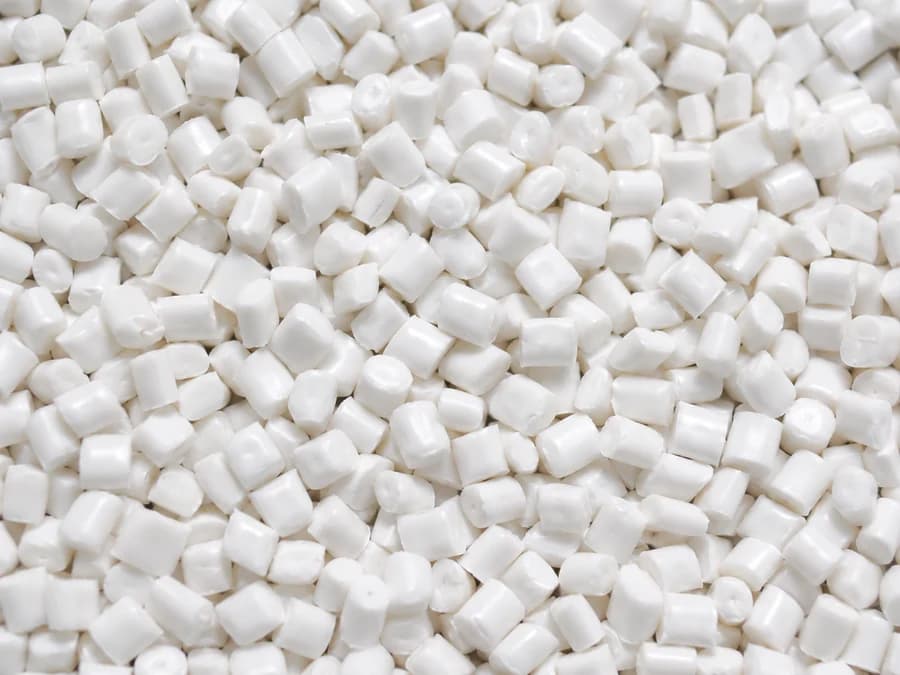 White masterbatch granules